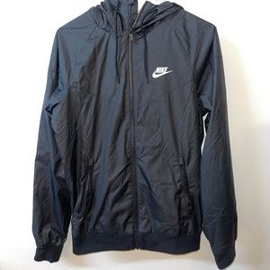 WOMENS NIKE WIND BREAKER